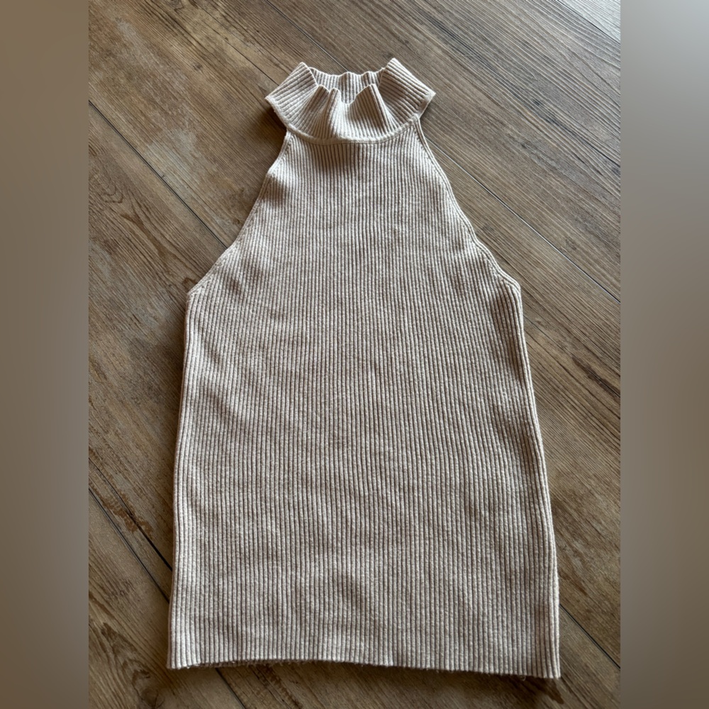 Line & Dot Ribbed Sleeveless Top